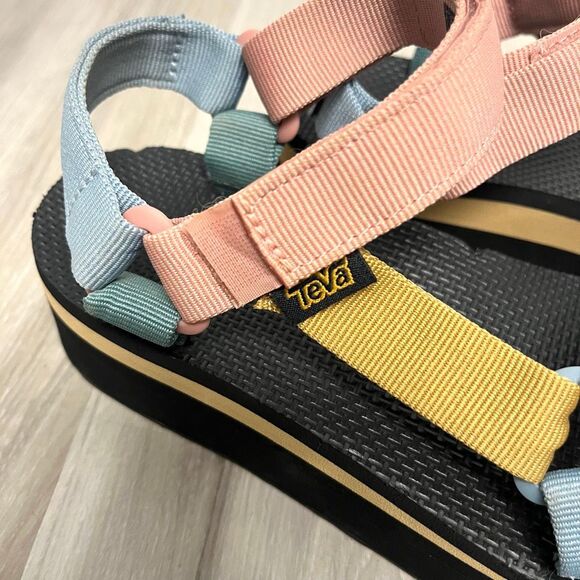 Teva Sandals Women’s 7 Colorful Strappy Flatform Platform Universal - Picture 3 of 7